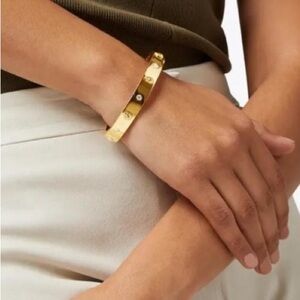 Kurt Geiger London Gold hinged Tone Bangle
Bracelet NWT minimalist Statement